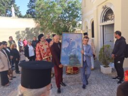 Λιτάνευση της εικόνας του Αγίου Γεωργίου στο κοιμητήριο Σύρου