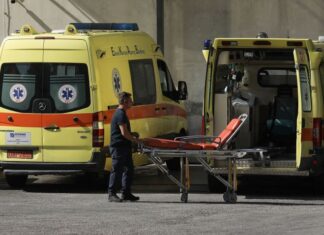 Νέα Ιωνία: 80χρονος άνδρας καρφώθηκε στα κάγκελα της πυλωτής μετά από πτώση