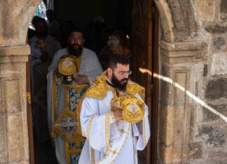 Καλαμάτα: Λαμπρός εορτασμός για τους Αγίους Αποστόλους στον Ιστορικό Ναό