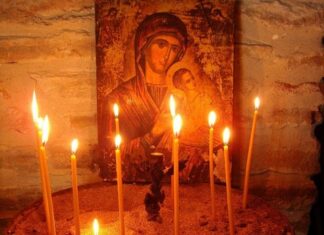 Το κερί είναι η πίστη μας, το φυτίλι η ελπίδα μας, και η φλόγα η αγάπη που ενώνει την πίστη