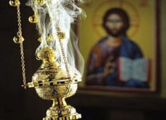 Πότε και γιατί θυμιατίζει ο Ιερέας στην Εκκλησία; – Τι συμβολίζει;