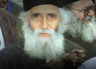 Άγιος Παΐσιος: Ο πνευματικός καθορίζει κάθε πότε θα Κοινωνεί ο πιστός