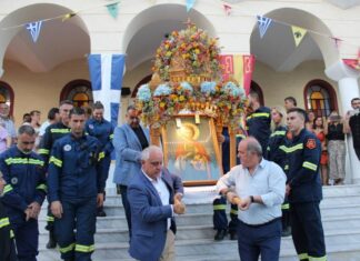 Κρυονέρι: Πλήθος κόσμου στη λιτανεία του Αγίου Παντελεήμονα