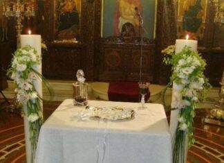 Τι συμβολίζει το άναμμα των λαμπάδων στο γάμο;