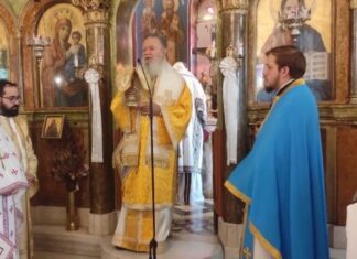 Συγκινητική Θεία Λειτουργία στην Καμαρίτσα με αλλαγή εφημερίου