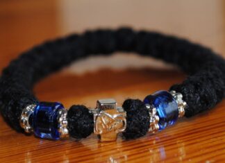 Γιατί φοράμε κομποσχοίνι; – Τι συμβολίζουν οι κόμποι του;