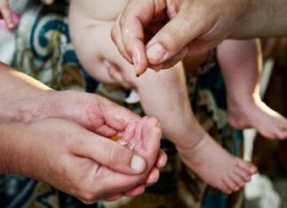 Επιτρέπεται ο νονός να βαπτίσει και αγόρι και κορίτσι;