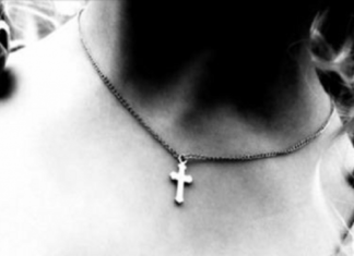 Δείτε πόσο μεγάλη δύναμη έχει ο Σταυρός που φοράμε στο λαιμό