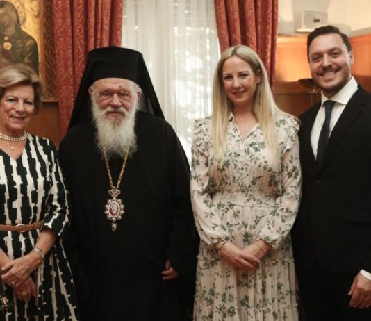Μέλη της τέως βασιλικής οικογένειας της Ελλάδος στον Αρχιεπίσκοπο Ιερώνυμο