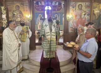 Θήρας Αμφιλόχιος: Προσκυνήστε τον Τίμιο Σταυρό με ταπείνωση και ευλάβεια