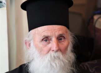 Ο π. Παναγιώτης Τσιώλης διάβασε εξορκισμό σε δαιμονισμένο άντρα και ήρθε η Παναγία μας…