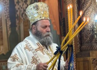Θεία Λειτουργία στην Πλατεία Πάργης από τον Μητροπολίτη Ιωαννίνων