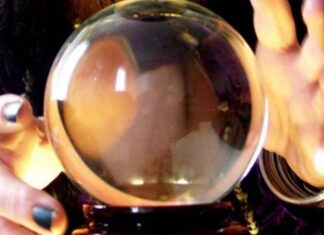 Προσοχή σε αυτούς που προβλέπουν το μέλλον…