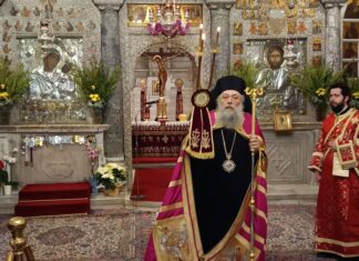 Χριστούγεννα με μεγαλοπρέπεια και κατάνυξη στην Παναγία Εκατονταπυλιανή
