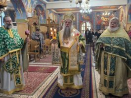 Ο εορτασμός της Κυριακής της Σταυροπροσκυνήσεως με τον Επίσκοπο Αλμωπίας Στέφανο