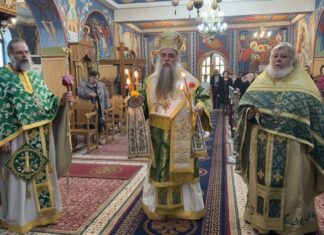 Ο εορτασμός της Κυριακής της Σταυροπροσκυνήσεως με τον Επίσκοπο Αλμωπίας Στέφανο