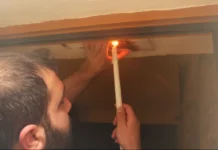 Γιατί σχηματίζουμε Σταυρό στο ανώφλι της πόρτας με τη λαμπάδα της Ανάστασης;