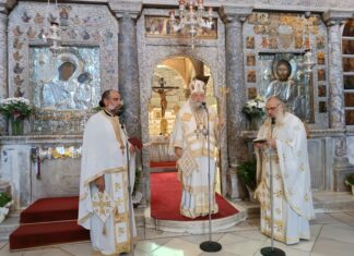 Θεία Λειτουργία στο Ιερό Προσκύνημα Παναγίας Εκατονταπυλιανής Πάρου