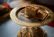 Κάθε όνομα που ψιθυρίζεται ενδύεται αιωνιότητα…