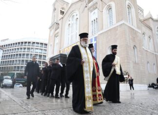 Μαρινέλλα: Σε λαϊκό προσκύνημα η σορός της στη Μητρόπολη Αθηνών για το τελευταίο αντίο