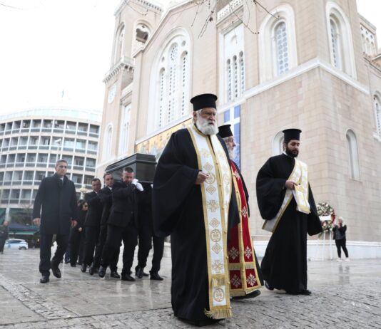 Μαρινέλλα: Σε λαϊκό προσκύνημα η σορός της στη Μητρόπολη Αθηνών για το τελευταίο αντίο