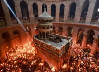 Δείτε LIVE την τελετή Αφής του Αγίου Φωτός από τα Ιεροσόλυμα
