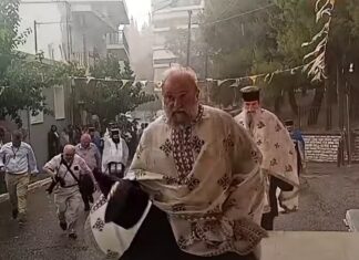 Εικόνες που τρόμαξαν και τους ιερωμένους στο Αγρίνιο – Πανικός εν μέσω κατάνυξης