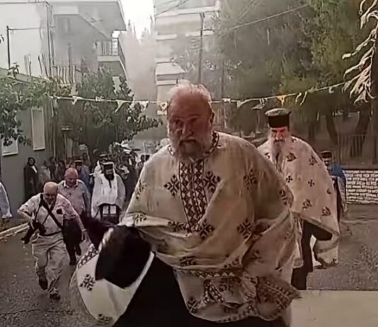 Εικόνες που τρόμαξαν και τους ιερωμένους στο Αγρίνιο – Πανικός εν μέσω κατάνυξης