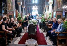 Σε κλίμα συγκίνησης το τελευταίο αντίο στη Μαίρη Λίντα