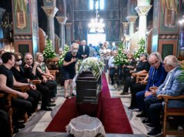 Σε κλίμα συγκίνησης το τελευταίο αντίο στη Μαίρη Λίντα