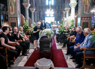 Σε κλίμα συγκίνησης το τελευταίο αντίο στη Μαίρη Λίντα