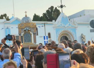 Στους δρόμους της Τήνου η Μεγαλόχαρη για την εορτή της Οσίας Πελαγίας