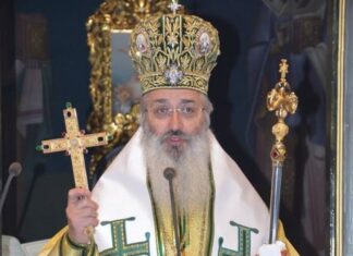 Αλεξανδρούπολη: Νυχτερινή λιτανεία του Τιμίου Σταυρού στους δρόμους της πόλης