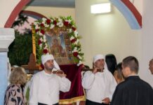 Πλήθος πιστών στη λιτανεία της Εικόνας και του Ιερού Λειψάνου του Αγίου Παντελεήμονος στη Λήμνο