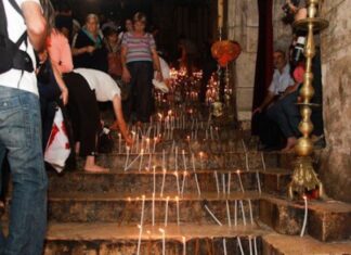 Τα 49 σκαλιά για τον Τάφο της Παναγίας (ΦΩΤΟ)