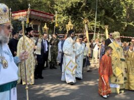Κέρκυρα: Πλήθος πιστών στη λιτανεία του Ιερού Σκηνώματος του Αγίου Σπυρίδωνος