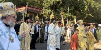 Κέρκυρα: Πλήθος πιστών στη λιτανεία του Ιερού Σκηνώματος του Αγίου Σπυρίδωνος