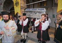 Βέροια: Πλήθος πιστών στη λιτάνευση των Ιερών Λειψάνων του Αγίου Αντωνίου