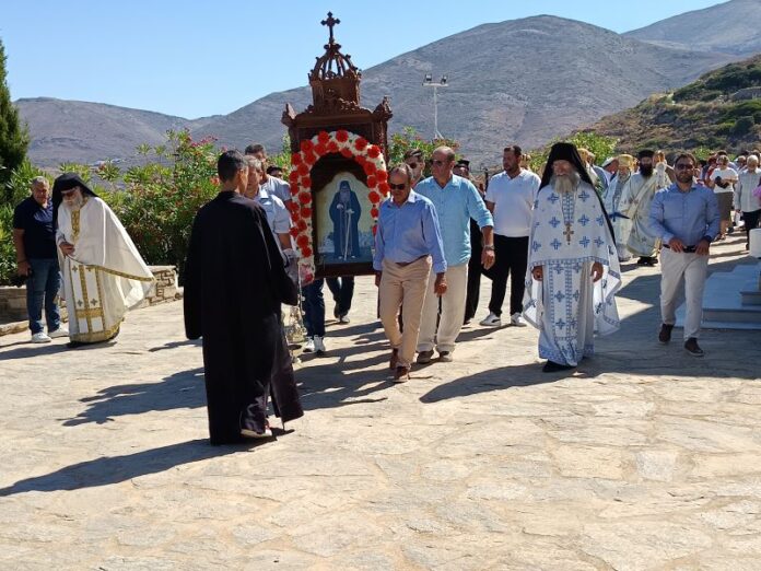 manis-paronaxias-keramon-timisan-ton-osio-arsenio-stin-paro-4