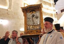 Πλήθος πιστών τίμησε την Παναγία Τουρλιανή στη Μύκονο