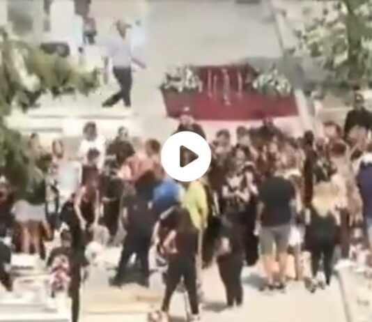 Αδιανόητες εικόνες στην κηδεία του Μαζωνάκη – Έσπασε μνήμα και άνθρωποι βρέθηκαν μέσα σε τάφο (ΒΙΝΤΕΟ)