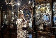 Αρχιερατική Θεία Λειτουργία στο Μεγαλοχώρι Θήρας από τον Μητροπολίτη Αμφιλόχιο