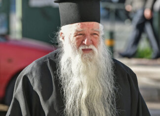 Η Εκκλησία της Ελλάδος ανακαλεί την τιμητική διάκριση στον πρώην Καλαβρύτων Αμβρόσιο