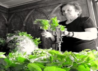 Ύψωση του Τιμίου Σταυρού: Γιατί μοιράζεται βασιλικός στις Εκκλησίες; – 14 Σεπτεμβρίου