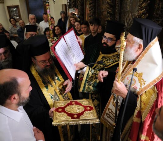 Μύκονος: Πολυαρχιερατική Θεία Λειτουργία και χειροτονία νέου Διακόνου στην Παναγία Τουρλιανή