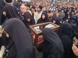 Ρίγος συγκίνησης: Τα Ιερά Λείψανα της Αγίας Χρυσής επέστρεψαν στον τόπο του μαρτυρίου της