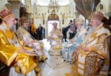Μύκονος: Λαμπρό Πολυαρχιερατικό Συλλείτουργο στην Μονή Παναγίας Τουρλιανής
